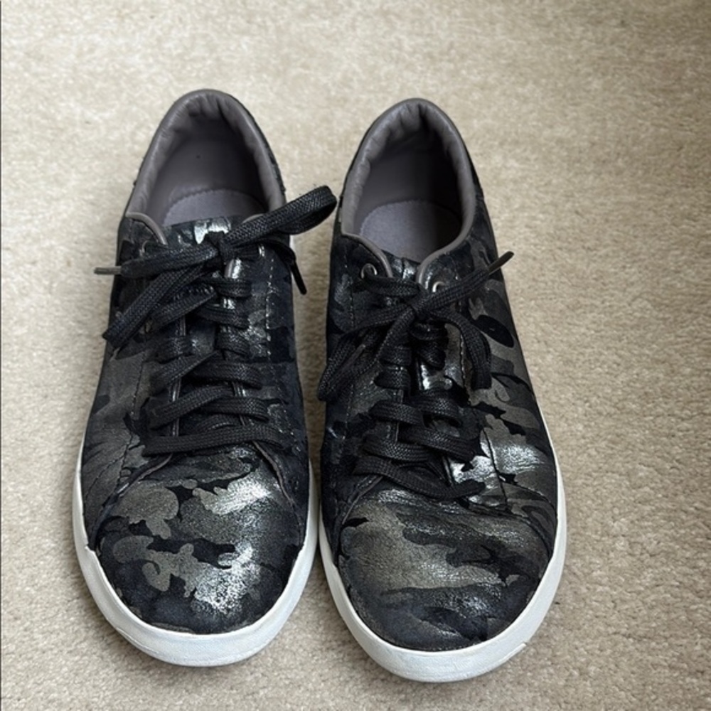 💐Cole Haan Black and Silver suede grandpro Sneakers with White Soles